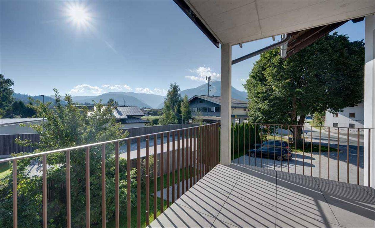 Ausblick vom Balkon Richtung Berge