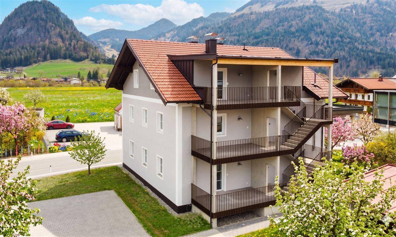 Landhaus 1896 – Außenansicht mit Balkonen