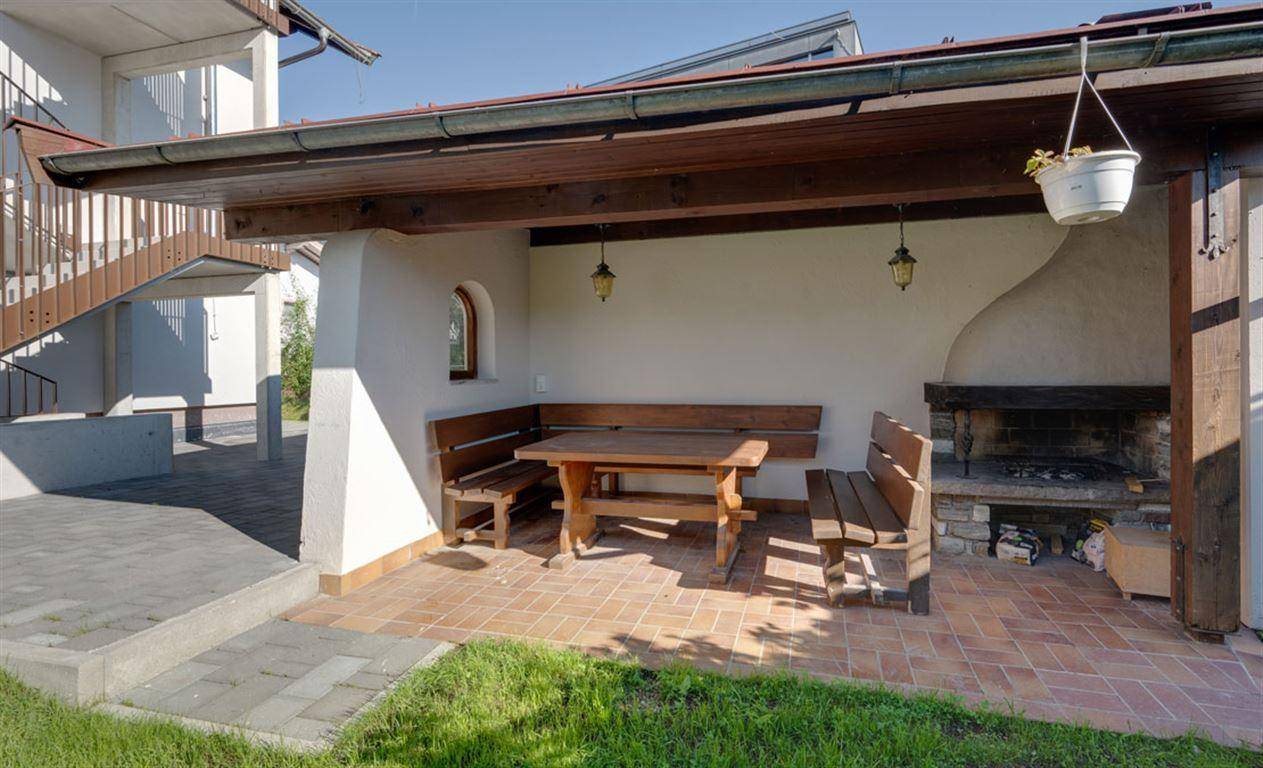 Gemeinschaftsterrasse mit Grillplatz
